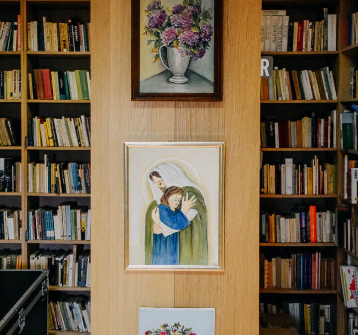 Wystawa malarstwa „Optymistyczne barwy obrazów…” Pani Stefanii Wójcik – w GBP w Iwanowicach