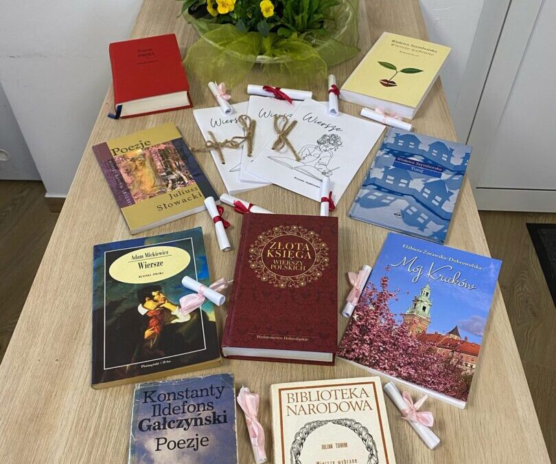 Spotkanie Dyskusyjnego Klubu Książki z okazji Światowego Dnia Poezji w Filii Biblioteki w Sieciechowicach.