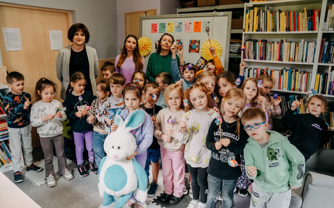 Lekcje biblioteczne w ramach Międzynarodowego Dnia Książki dla Dzieci w GBP w Iwanowicach.