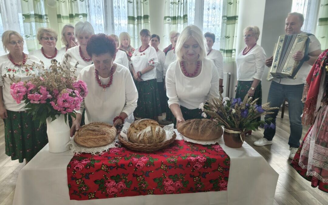 Warsztaty kulinarne dla KGW – tradycyjne wypiekanie i zdobienie bochenków chleba symbolami roślinnymi